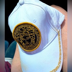 🤍Versace adjustable hat🤍